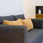 Low Cost Parking - Private Garden - Almada 392