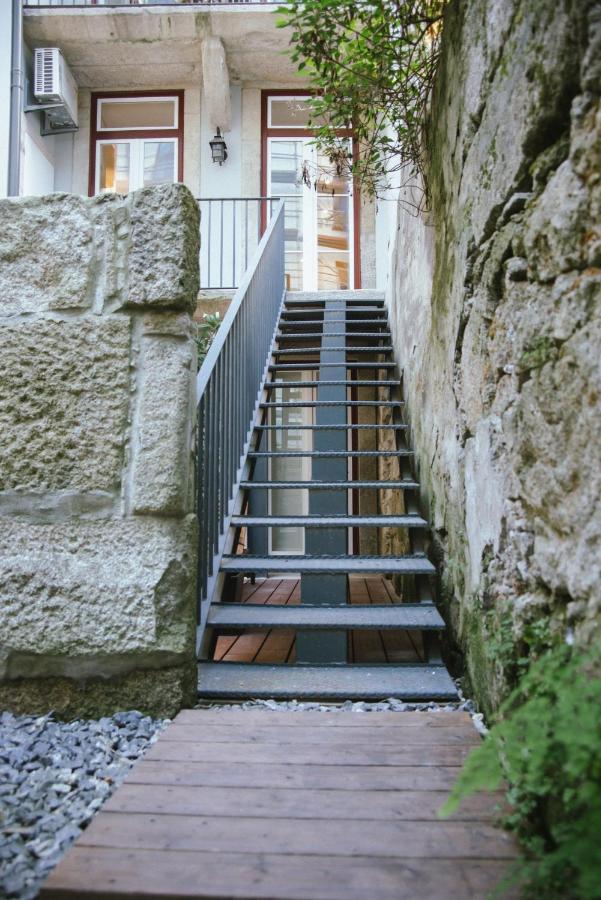Apartment Low Cost Parking - Private Garden - Almada 392 *